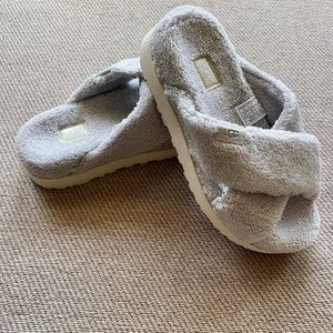 UGG Slippers Fuzz Sugar